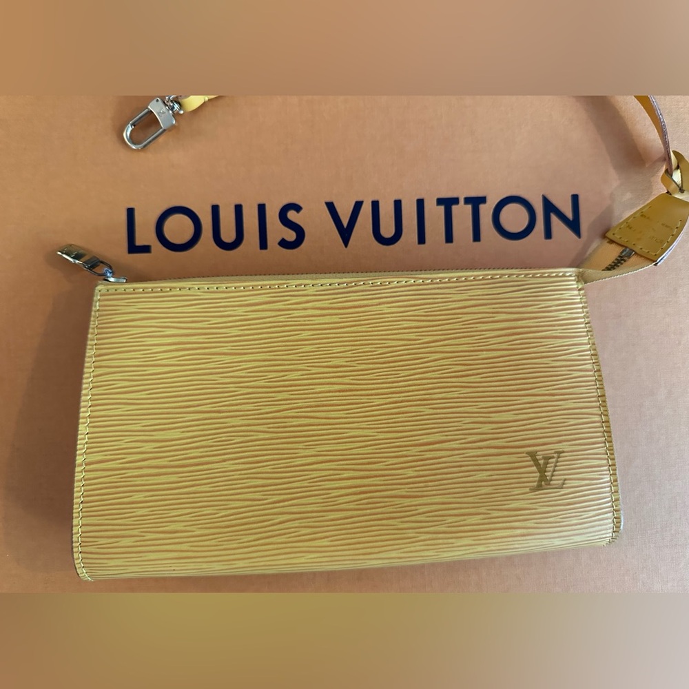Louis Vuitton Yellow Epi Handbag - Picture 7 of 13